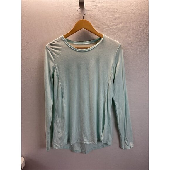 Lot of 2 Tasc Women’s Long‎ Sleeve Bamboo performance Shirt Size M White/ Blue - Picture 2 of 14